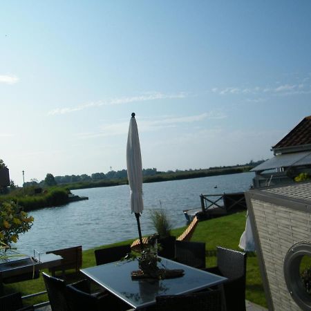 Gastehaus " Schone Aussicht " Appartement Neuharlingersiel Buitenkant foto