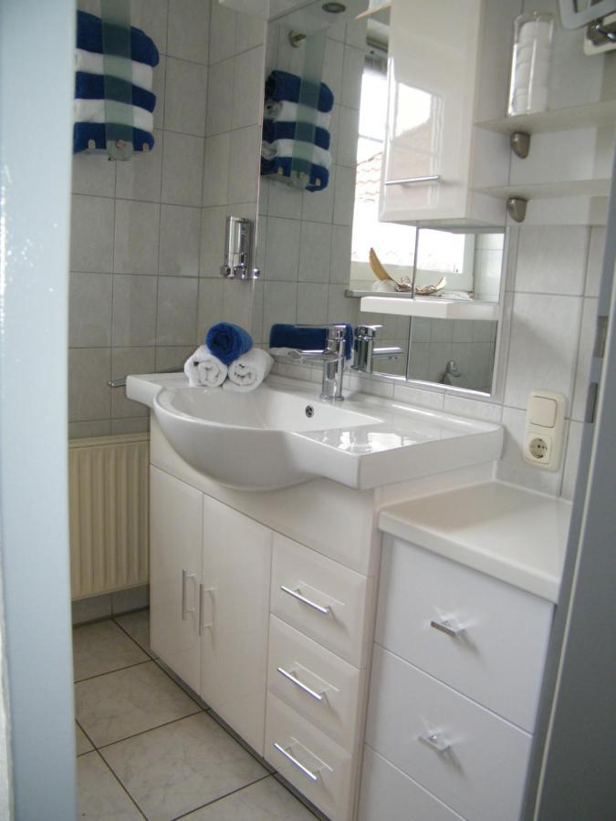 Gastehaus " Schone Aussicht " Appartement Neuharlingersiel Buitenkant foto
