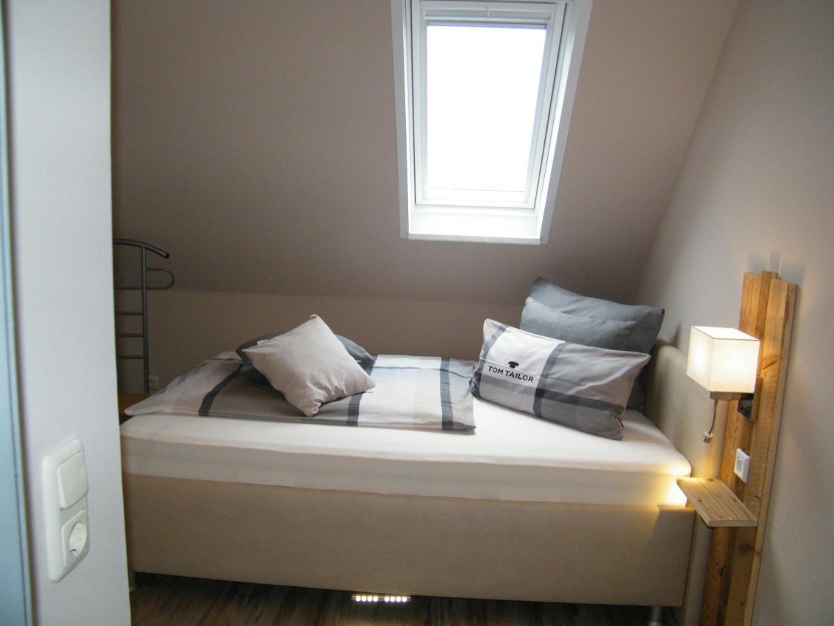Gastehaus " Schone Aussicht " Appartement Neuharlingersiel Buitenkant foto
