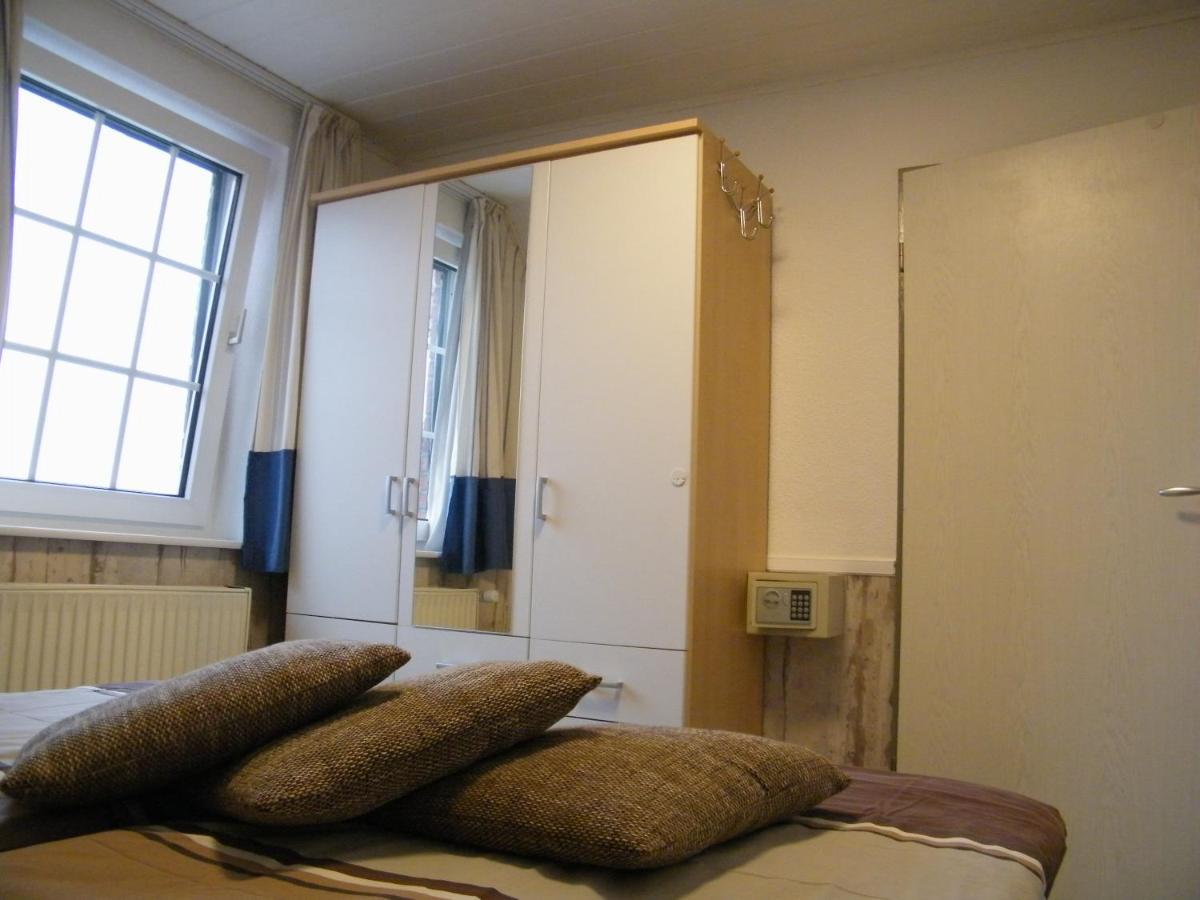 Gastehaus " Schone Aussicht " Appartement Neuharlingersiel Buitenkant foto