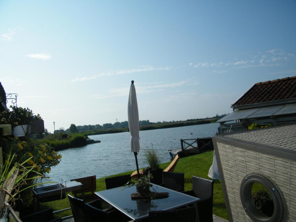 Gastehaus " Schone Aussicht " Appartement Neuharlingersiel Buitenkant foto