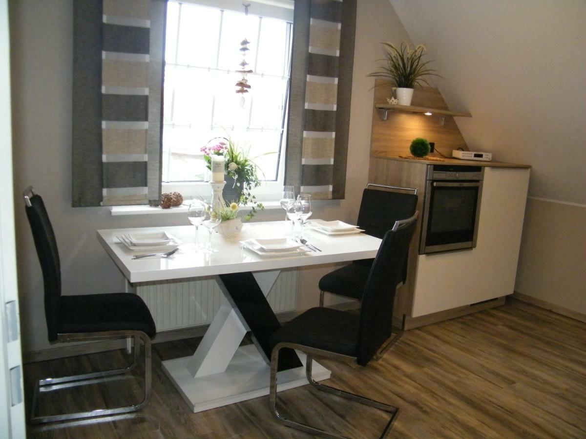 Gastehaus " Schone Aussicht " Appartement Neuharlingersiel Buitenkant foto